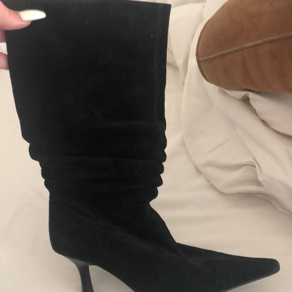Like new Black suede with kitten heel